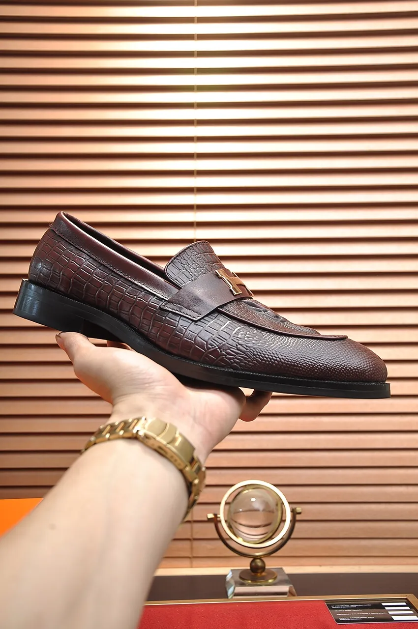 Men's shoes💰460💶[HERMES] (sheepskin lining)🍀Italian top luxury🍀He does not pursue novel styles and gorgeous colors, but attracts the favor of successful men with his flawless, elegant and classic style. Formal leather shoes This very comfortable, simple and stable style allows you to easily match any style! The pattern is absolutely 1:1 refined from the original case, and we strive for excellence in materials, imported cowhide + sheepskin lining💪💪💪extraordinary texture👍! .Black Brown Size: 38-45 (45 customized)